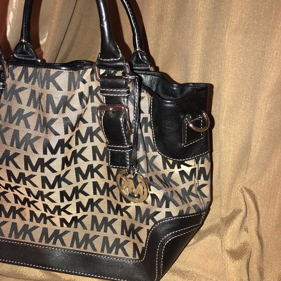 Large Michael Kors Purse - Picture 3 of 7
